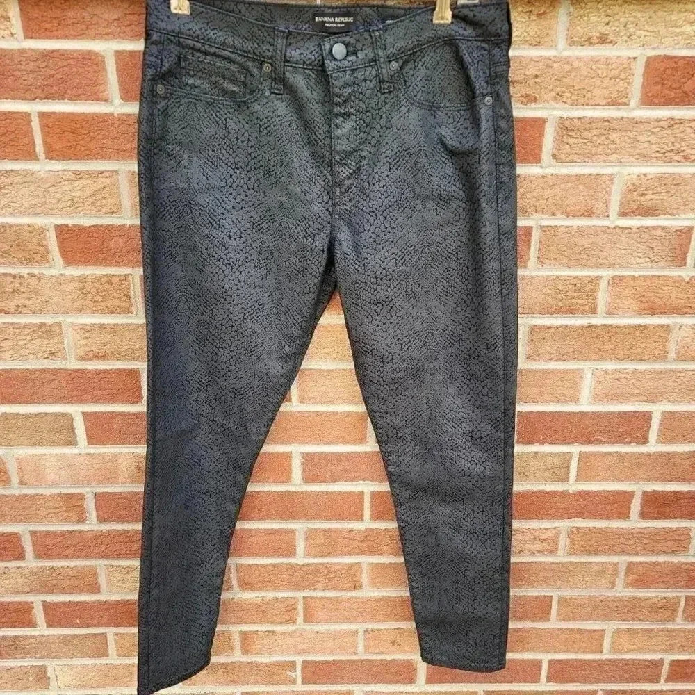 Banana Republic Mid-Rise Skinny Black Jeans Women's Size 30 Reg Serpent Print